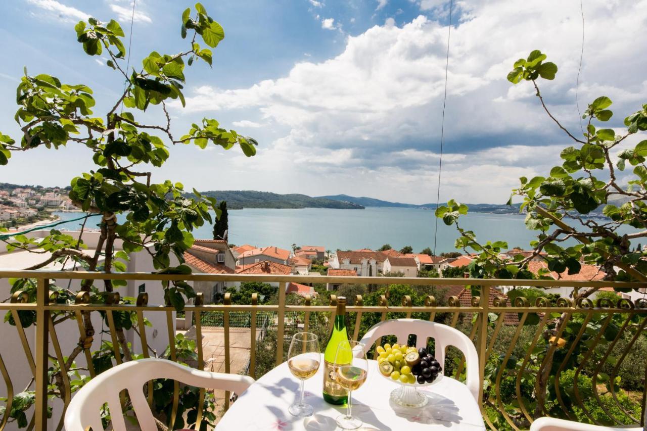 Apartmani Mila A1 & A2 & 3 Trogir Eksteriør billede