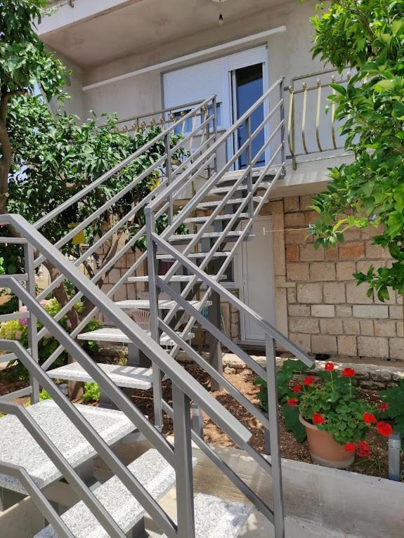 Apartmani Mila A1 & A2 & 3 Trogir Eksteriør billede